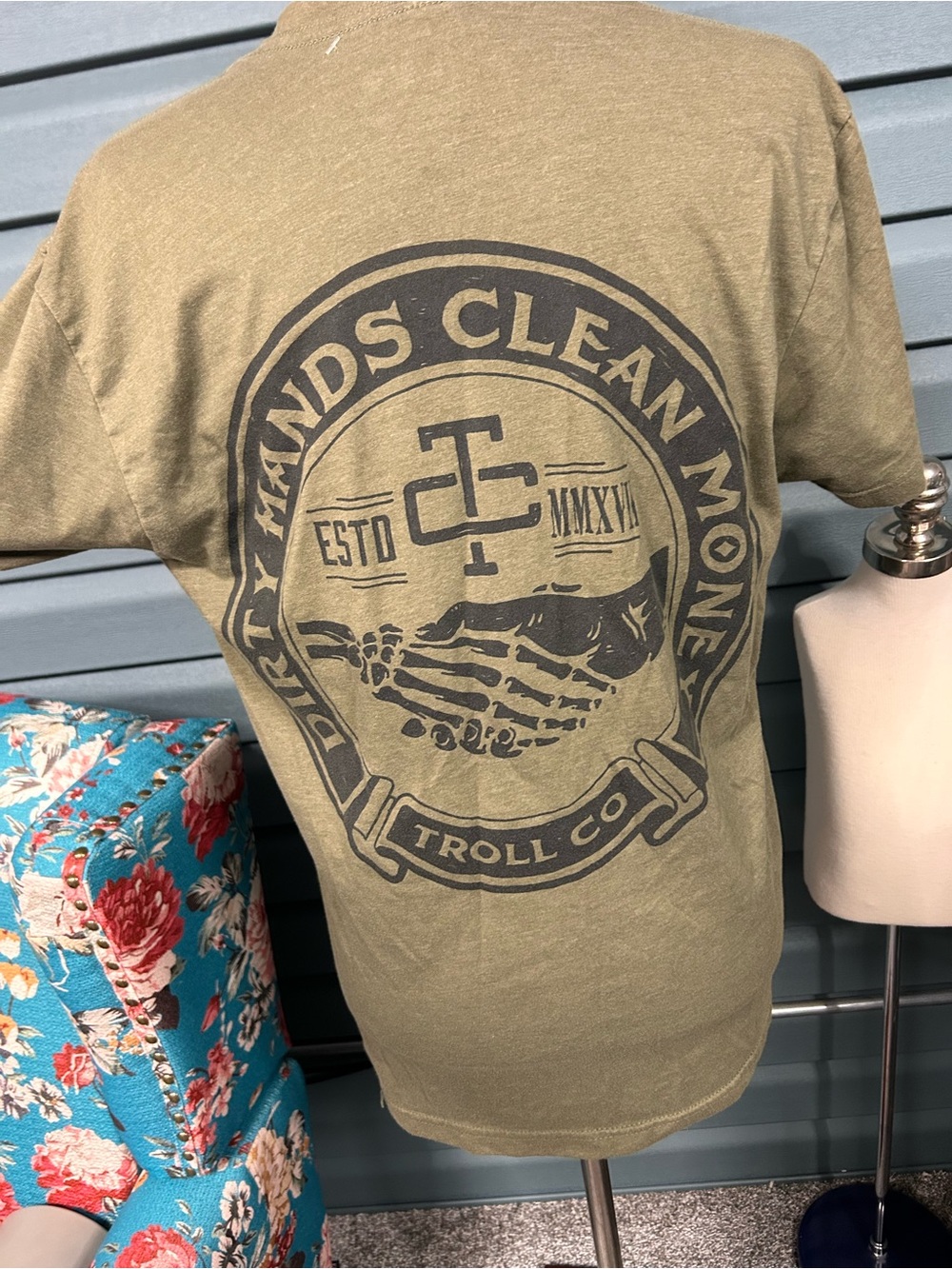 Troll Co. “Dirty Hands Clean Money” Graphic Tee – Men’s Medium